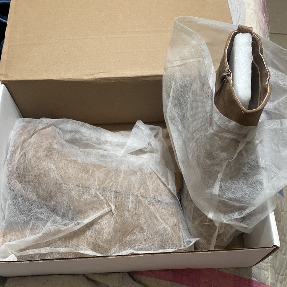 Boots - Picture 4 of 4